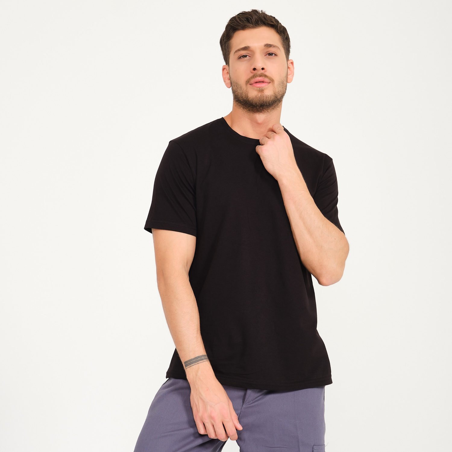 Siyah Bisiklet Yaka Kısa Kol Tişört