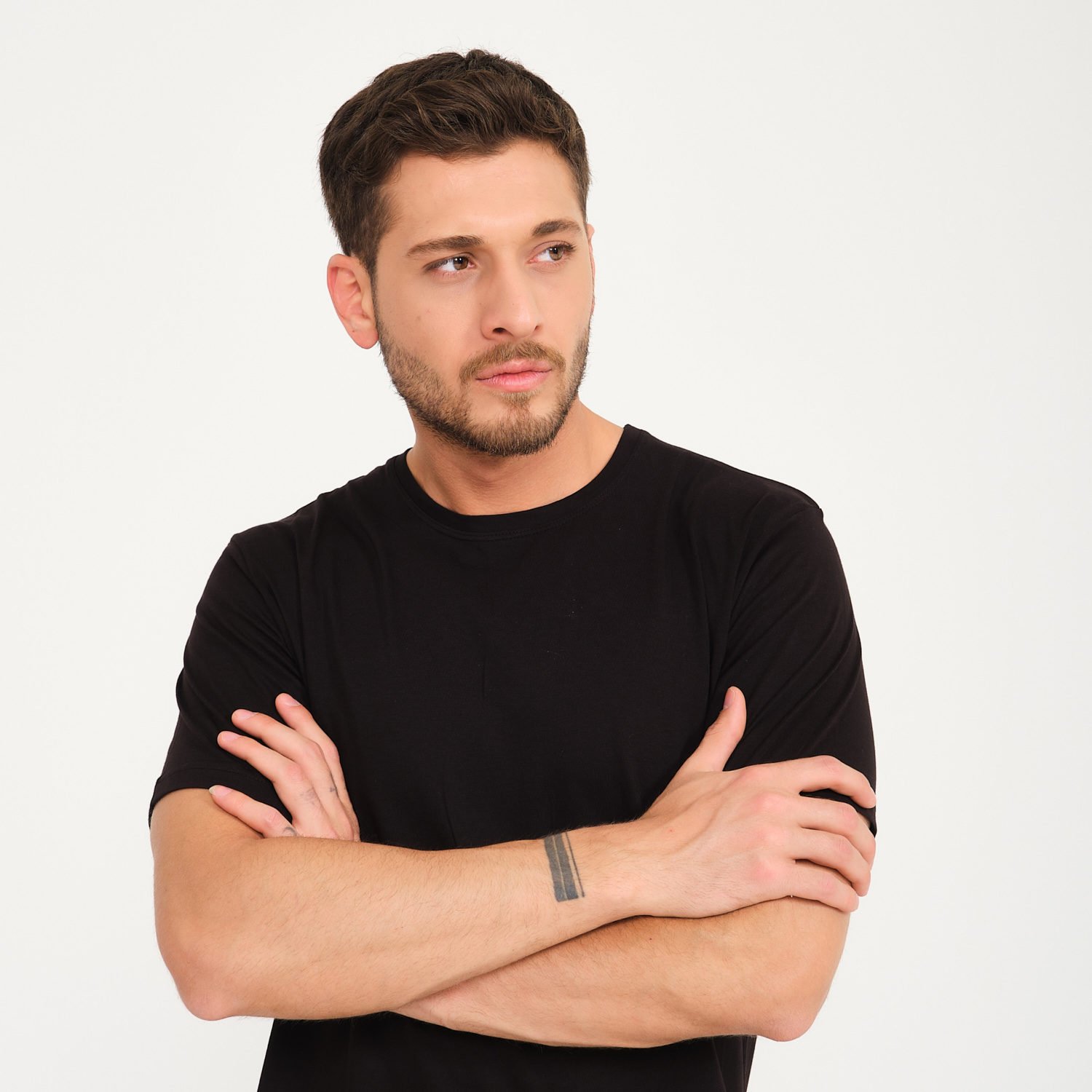 Siyah Bisiklet Yaka Kısa Kol Tişört