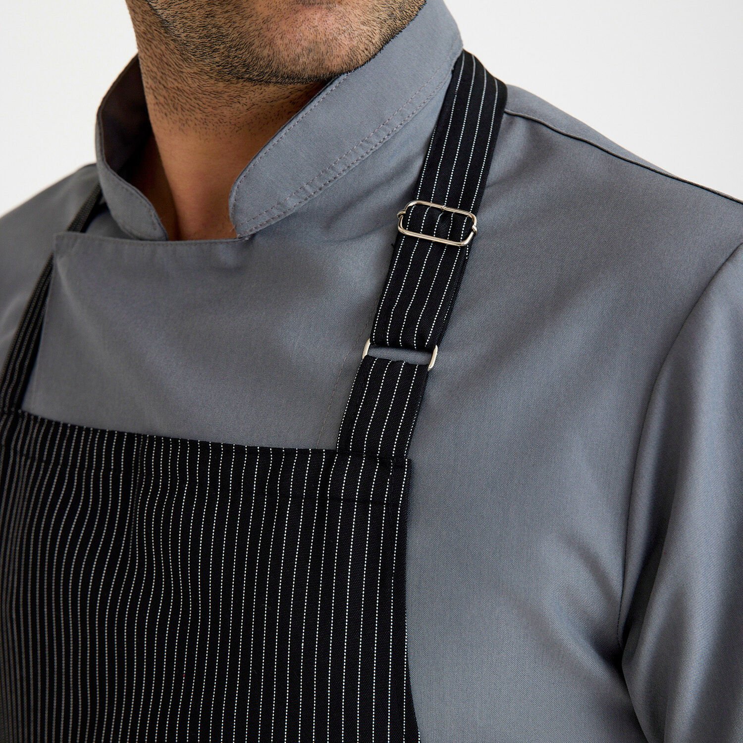 İnce Çizgili Askılı Önlük - Siyah Beyaz