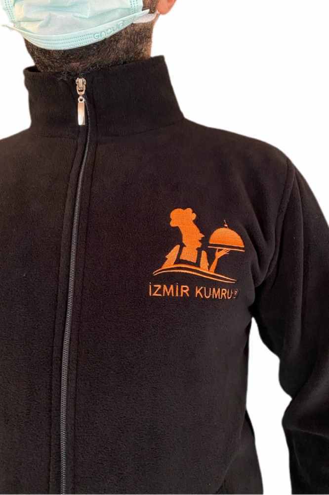 Siyah Nakışlı Dik Yaka Cepli Polar Mont