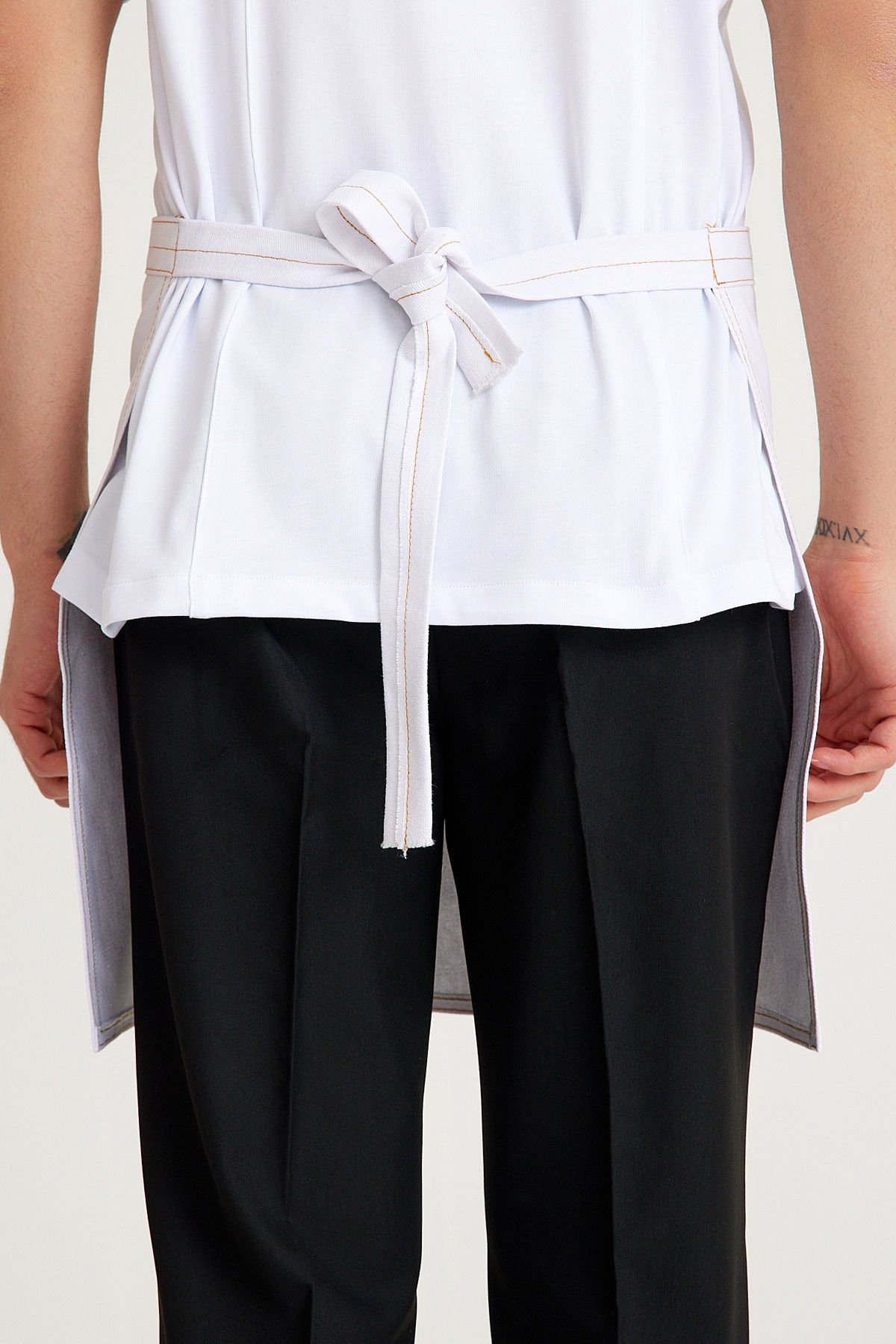 Beyaz Cepli Yarım Kot Önlük